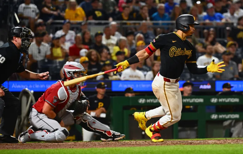 DBacks fend off Pirates in 12